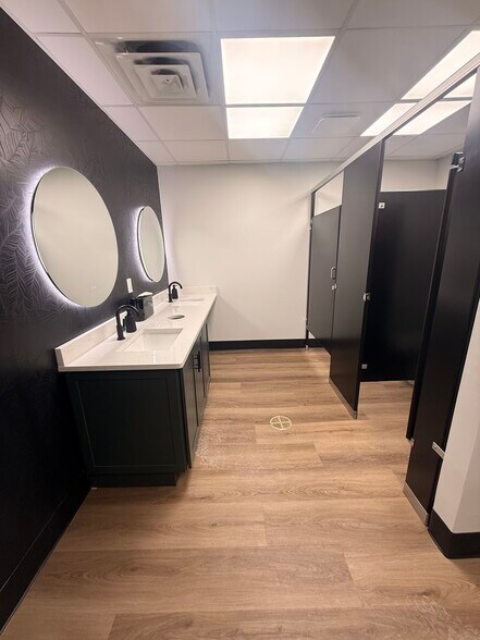 More Photos Of 2804 Boilermaker Ct, Valparaiso Office For Lease