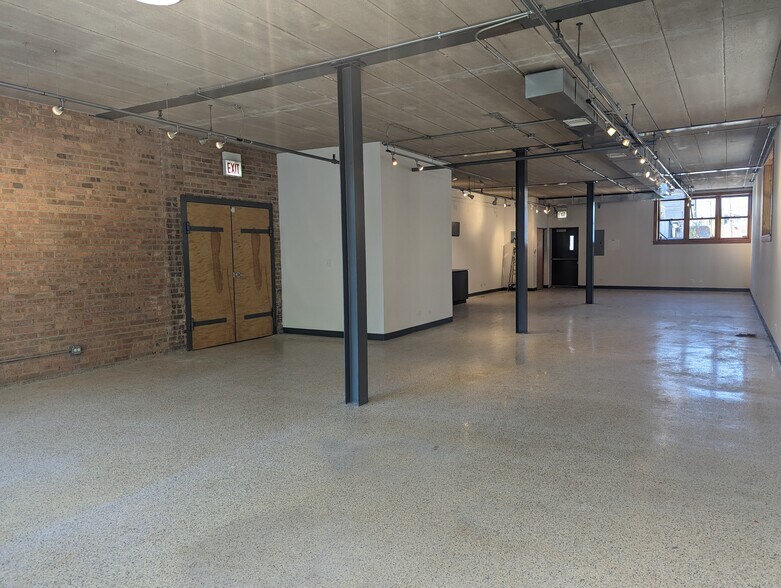 More Photos Of 1700 W Hubbard St, Chicago Light Distribution For Lease
