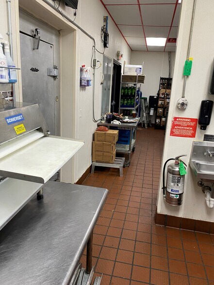 More Photos Of 6116 W 41st St, Tulsa General Retail For Sale