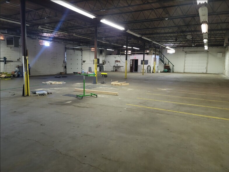 More Photos Of 1900 E Holland Ave, Saginaw Warehouse For Sale