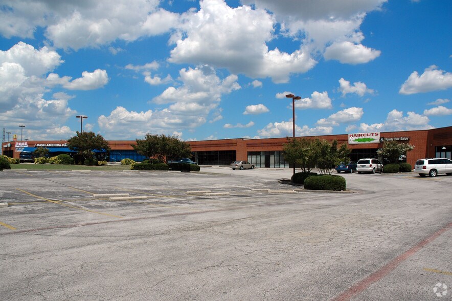 More Photos Of 6601-6677 McCart Ave, Fort Worth Unknown For Lease