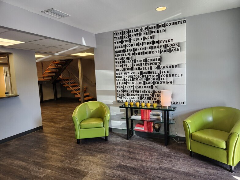 More Photos Of 4409 W El Prado Blvd, Tampa Office For Sale