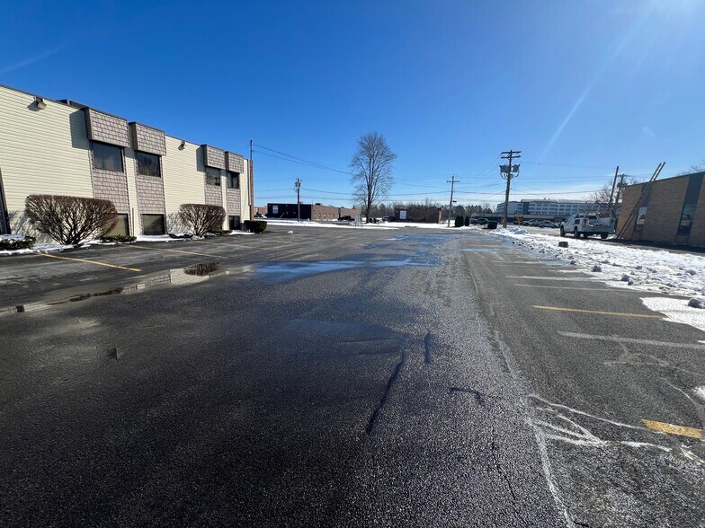 More Photos Of 4 Adler Dr, East Syracuse Office For Lease