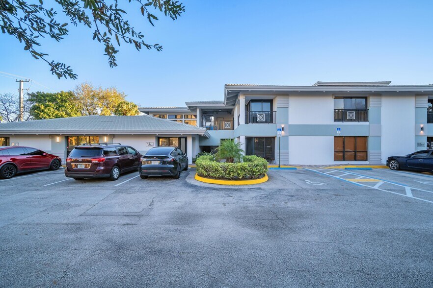 More Photos Of 6699 N Federal Hwy, Boca Raton Office For Lease