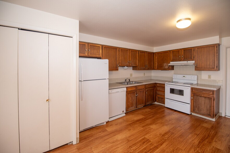 More Photos Of 208 E Saint Clair Ave, Longmont Apartments For Sale