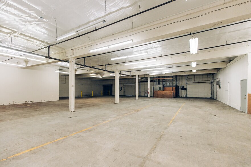 More Photos Of 221-239 SE Madison St, Portland Warehouse For Lease