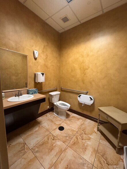 More Photos Of 14131 Metropolis Ave, Fort Myers Medical For Lease