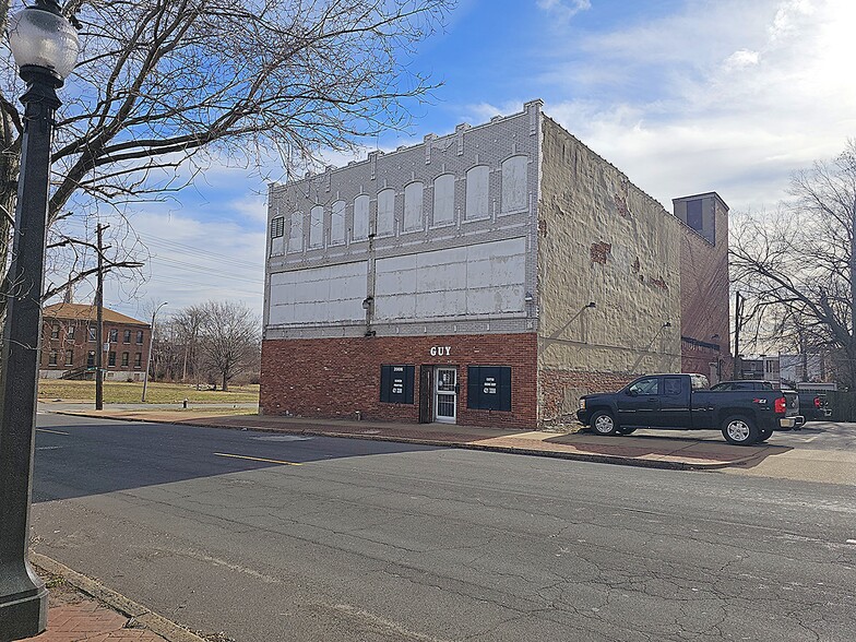 More Photos Of 2000-2014 Salisbury St, Saint Louis General Retail For Sale