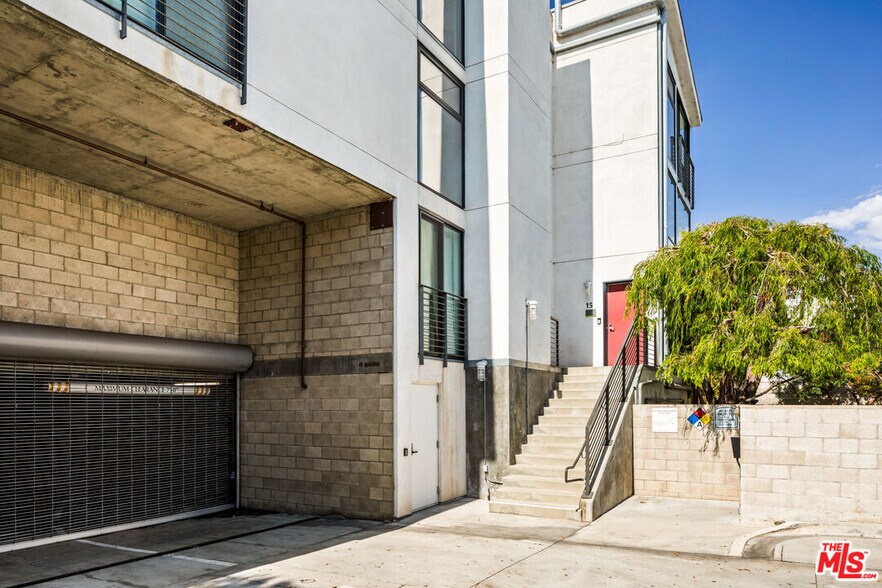 More Photos Of 700 Main St, Venice Office For Sale