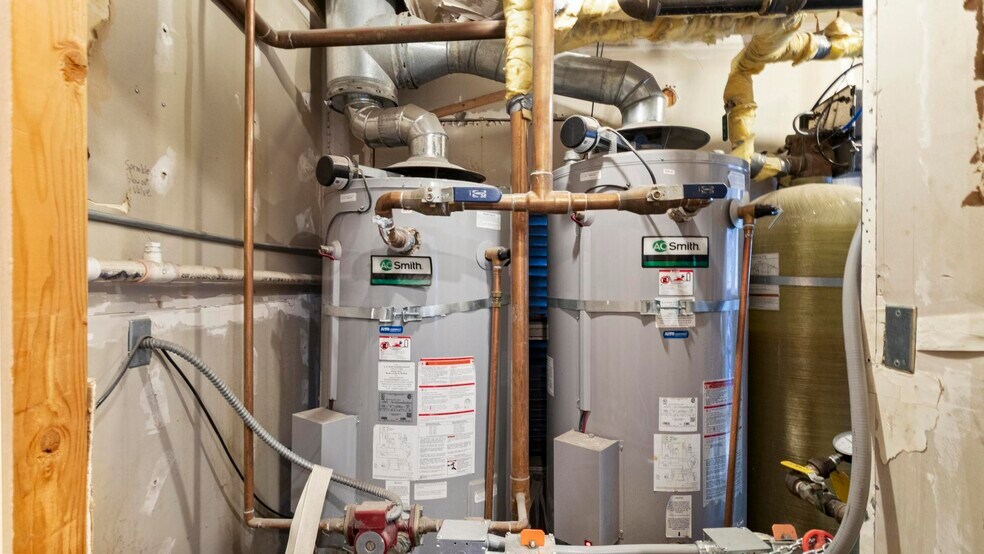 More Photos Of 1509 6th St, Wells Hotel For Sale