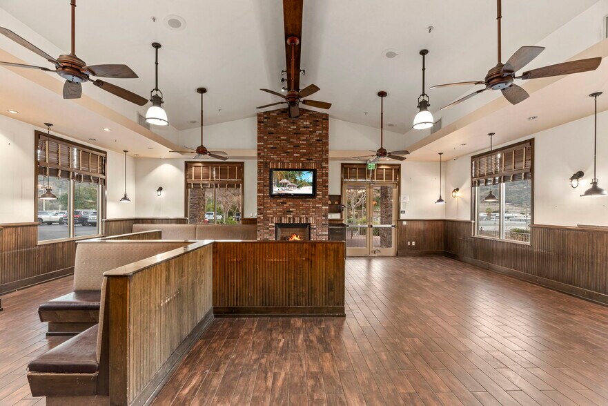 More Photos Of 29001 Canwood St, Agoura Hills Restaurant For Lease
