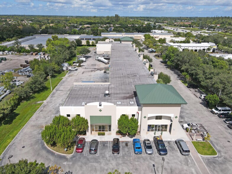 More Photos Of 10101 Lantana Rd, Lake Worth Showroom For Lease