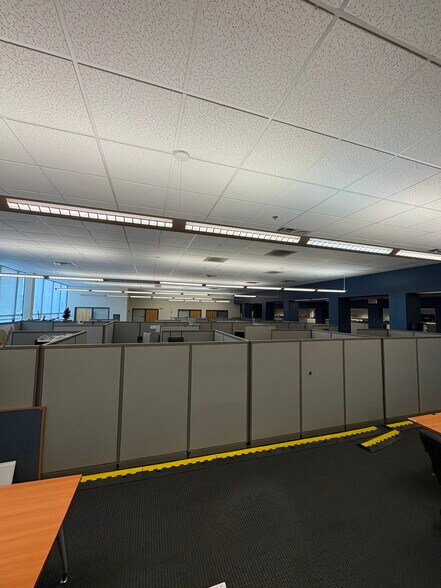 More Photos Of 75 Hawk Rd, Warminster Township Manufacturing For Lease