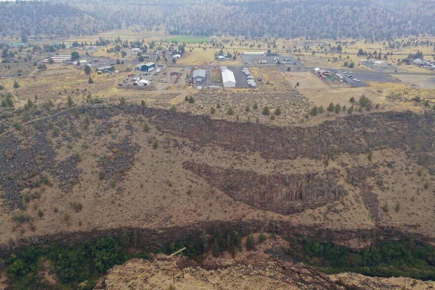 More Photos Of 14079 SW Commercial Loop Rd, Terrebonne Warehouse For Sale