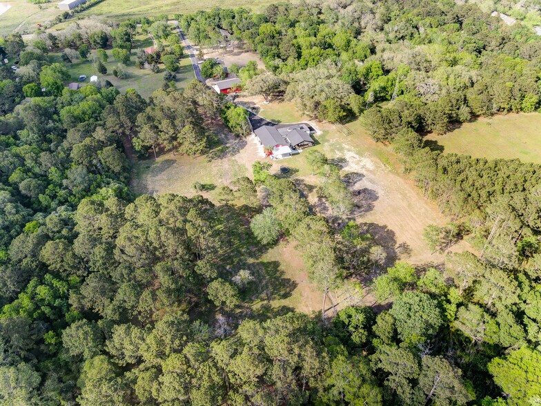 More Photos Of 4388 County Road 197, Alvin Specialty For Sale