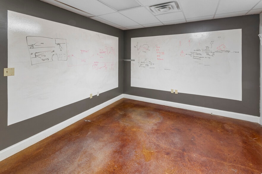 More Photos Of 312 Westgate Rd, Scott Warehouse For Sale