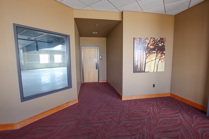 More Photos Of 2127 S Hwy 97, Redmond General Retail For Lease