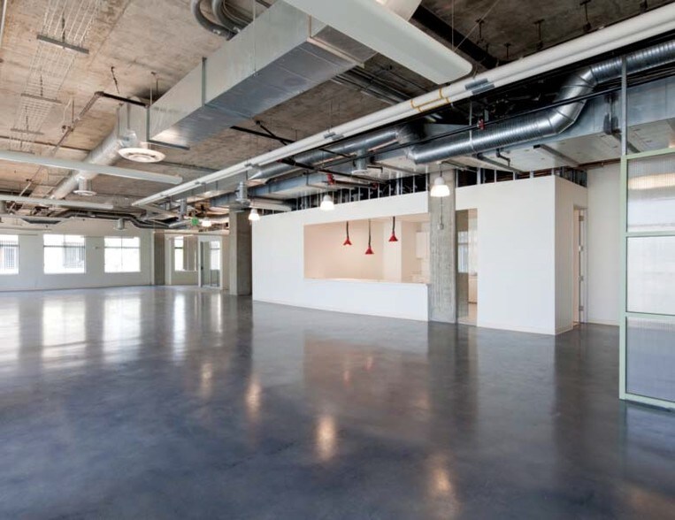 More Photos Of 2150 Colorado Ave, Santa Monica Office For Lease