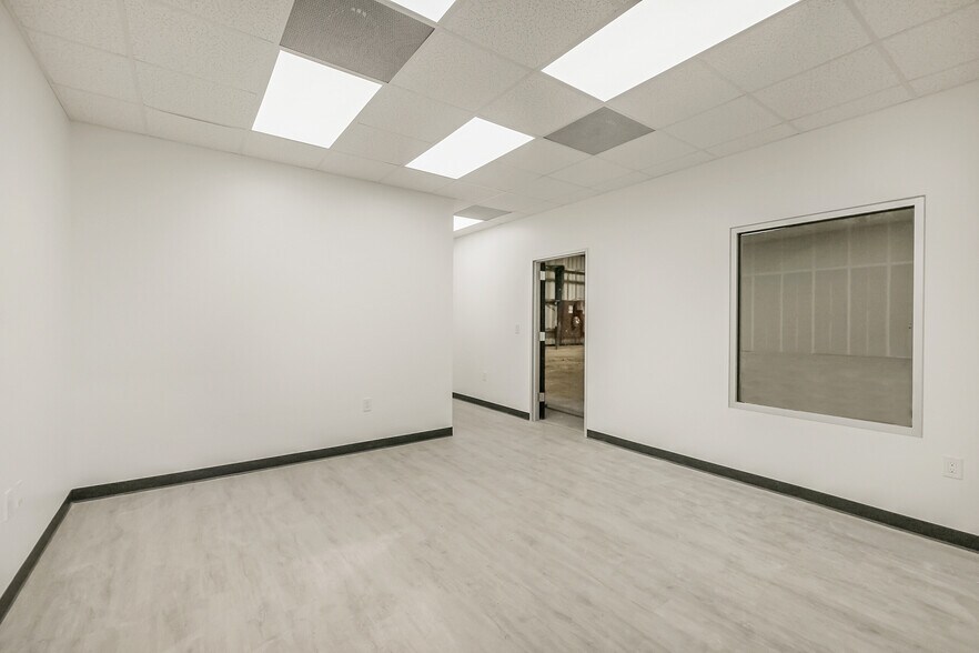 More Photos Of 3526-3530 Lang Rd, Houston Unknown For Lease