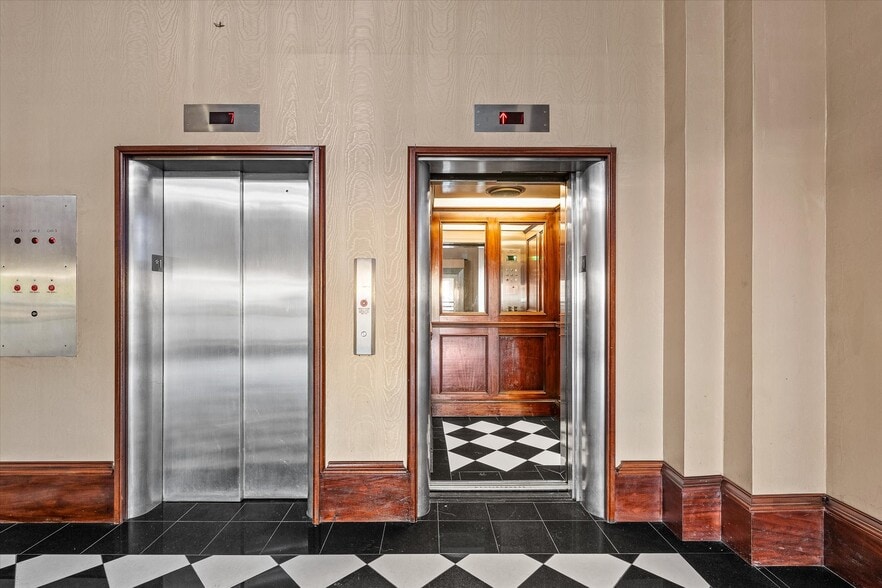 More Photos Of 610 Marshall St, Shreveport Office For Sale