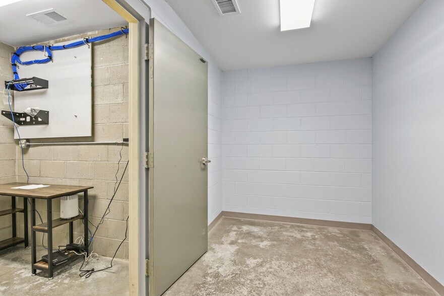 More Photos Of 88 Danielson Pike, Foster Manufacturing For Lease