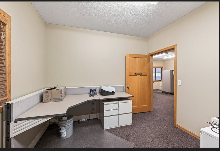 More Photos Of 2115 County Road D E, Maplewood Office For Lease