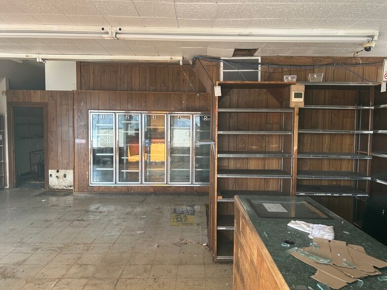 More Photos Of 1839 E Bennett St, Springfield Freestanding For Sale