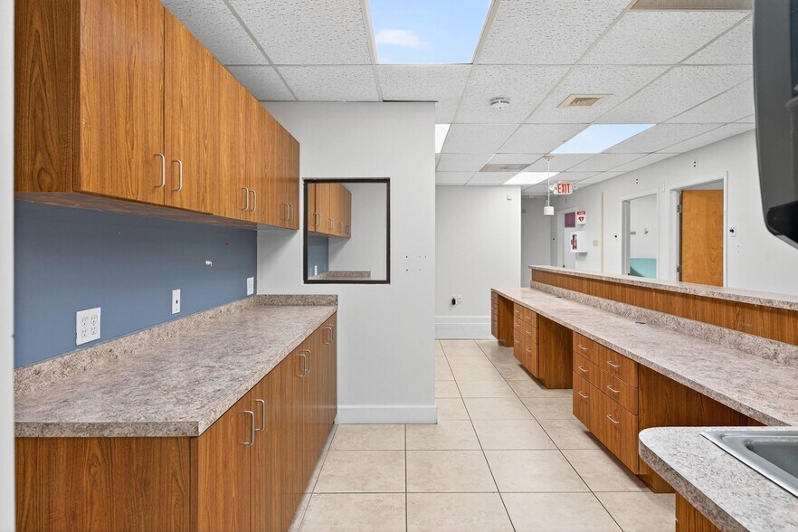 More Photos Of 220 N Westmonte Dr, Altamonte Springs Medical For Lease