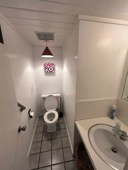 More Photos Of 4916 Kelvin Dr, Houston Freestanding For Lease