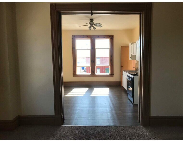 More Photos Of 910-912 W 3rd St, Davenport Apartments For Sale