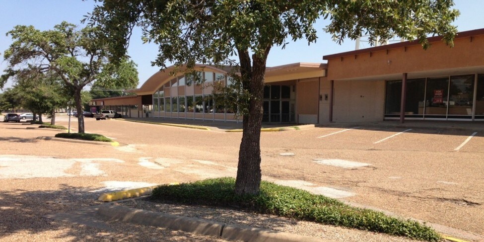 More Photos Of 630 W Pleasant Run Rd, Lancaster General Retail For Lease