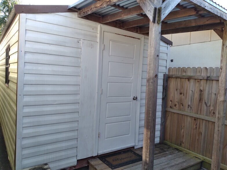 More Photos Of 45A Donner Rd, Atlantic Beach Service For Sale