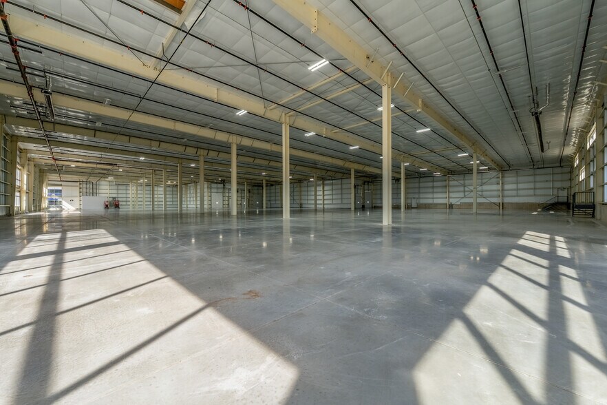 More Photos Of 155 Dennis Rd, St Thomas Distribution For Lease