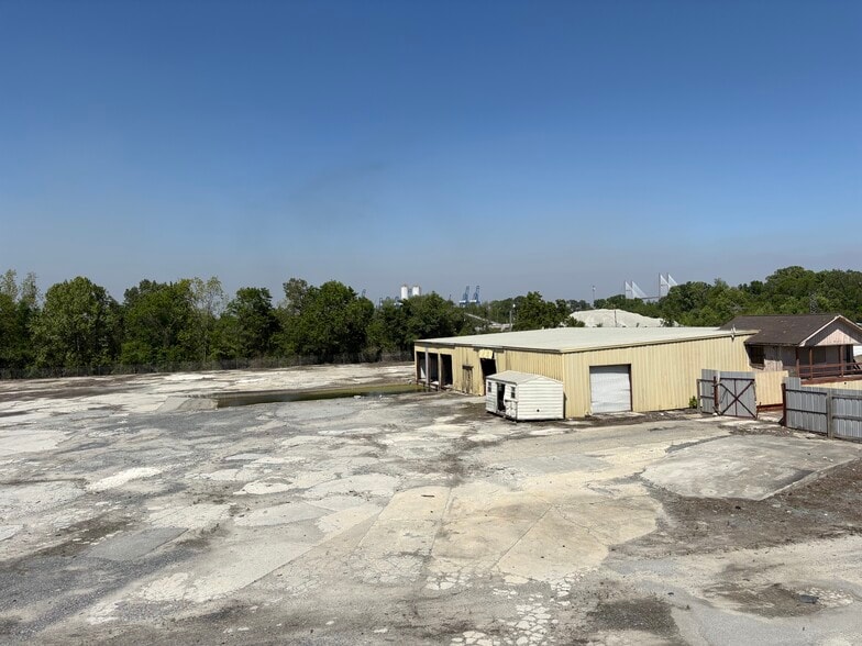 More Photos Of 400 Magazine Ave, Savannah Warehouse For Sale