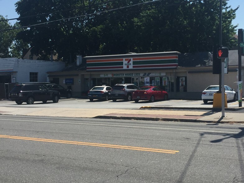 More Photos Of 166 Poplar St, West Hempstead Storefront Retail Office For Lease