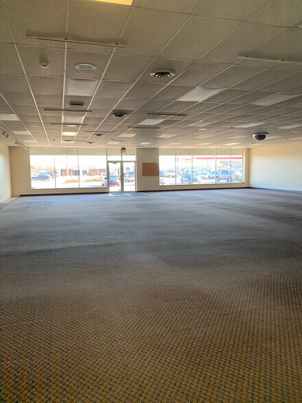 More Photos Of 1003-1047 W 7th St, Auburn Unknown For Lease