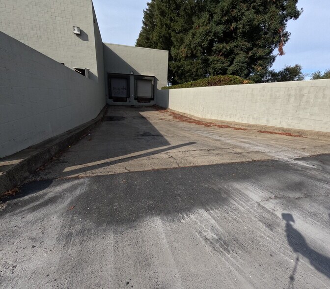 More Photos Of 8539 Elk Grove Blvd, Elk Grove Freestanding For Lease