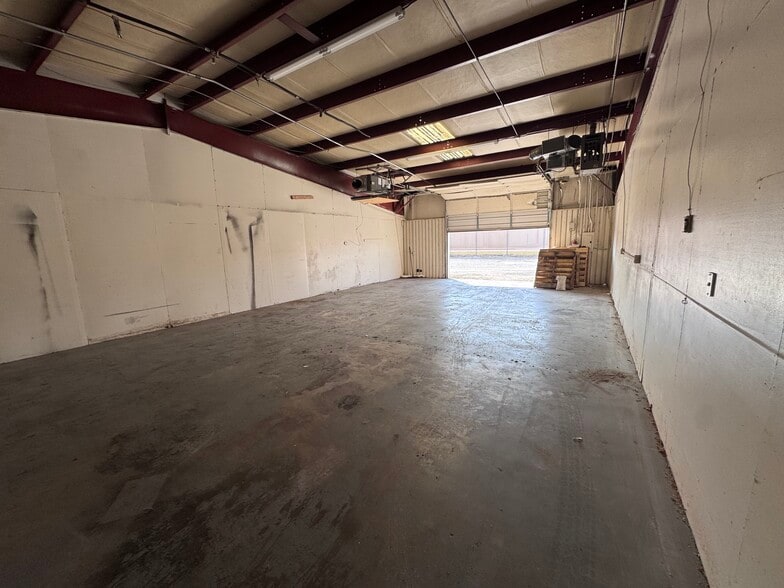 More Photos Of 10828 E Newton St, Tulsa Unknown For Lease