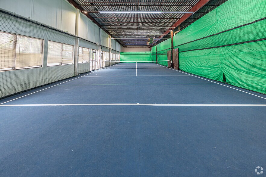 More Photos Of 4400 Renaissance Pky, Warrensville Heights Flex For Sale