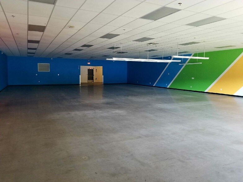 More Photos Of 71 Pullman St, Worcester Flex For Lease