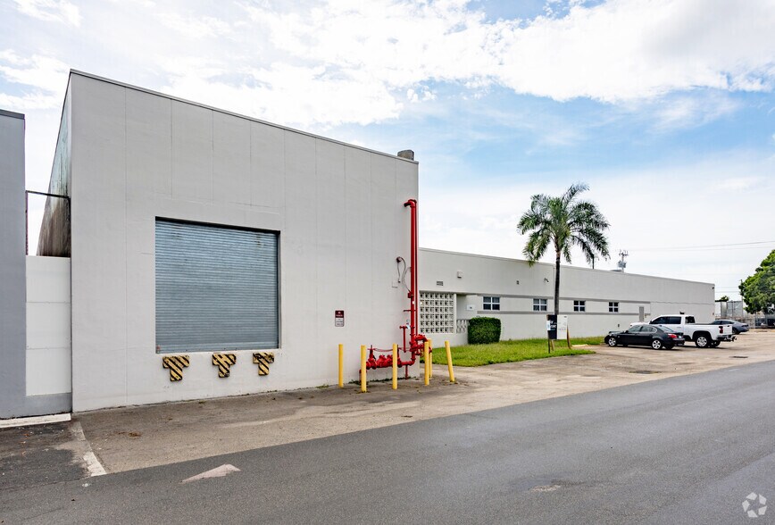 More Photos Of 700 NW 57th Ct, Fort Lauderdale Warehouse For Lease
