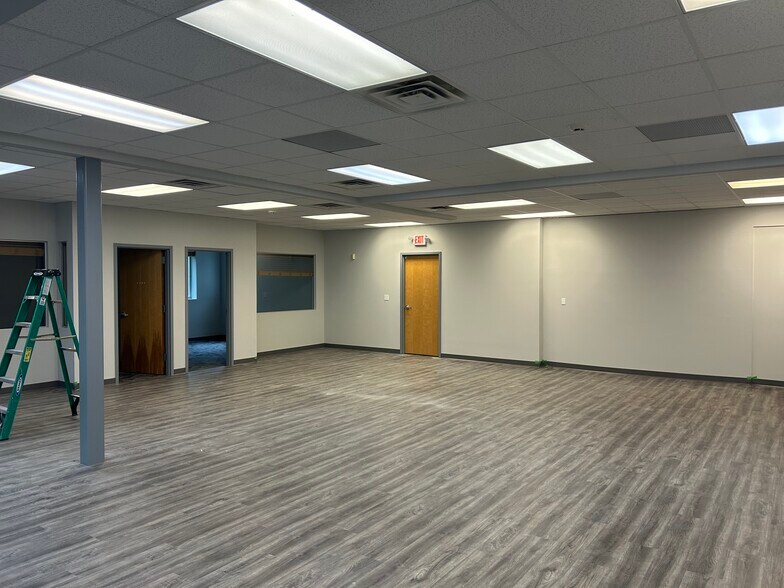 More Photos Of 207 Commercial Ct, Morganville Medical For Lease