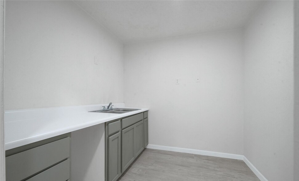 More Photos Of 522 Highway 3, La Marque Office For Lease