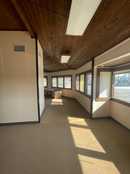 More Photos Of 1901-1907 Redondo Ave, Signal Hill Flex For Lease