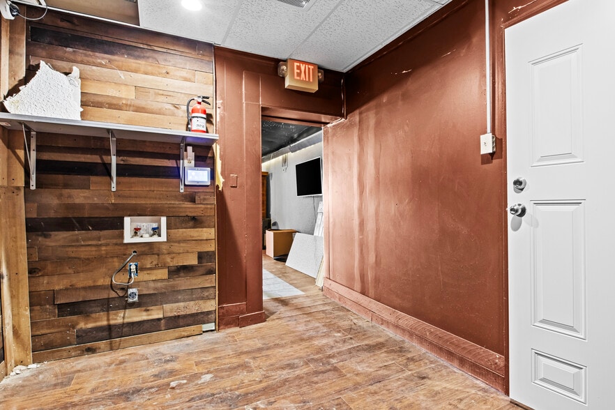 More Photos Of 1415-1419 Leestown Rd, Lexington General Retail For Sale