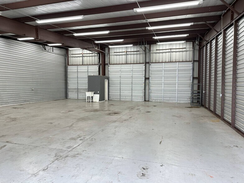 More Photos Of 18975 Marbach Ln, San Antonio Unknown For Lease