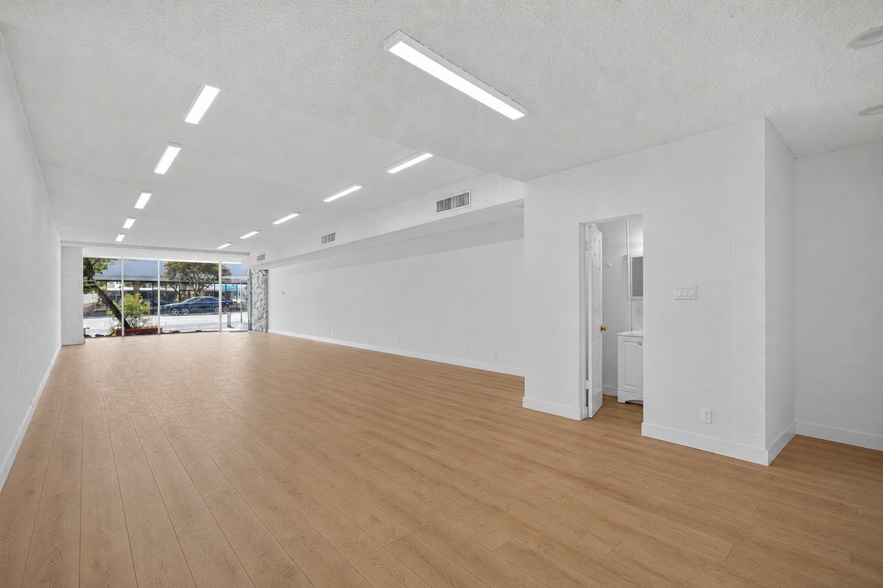 More Photos Of 8912-8914 Reseda Blvd, Northridge Storefront For Lease