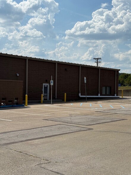 More Photos Of 934-942 Valley Creek Dr, Farmington General Retail For Lease