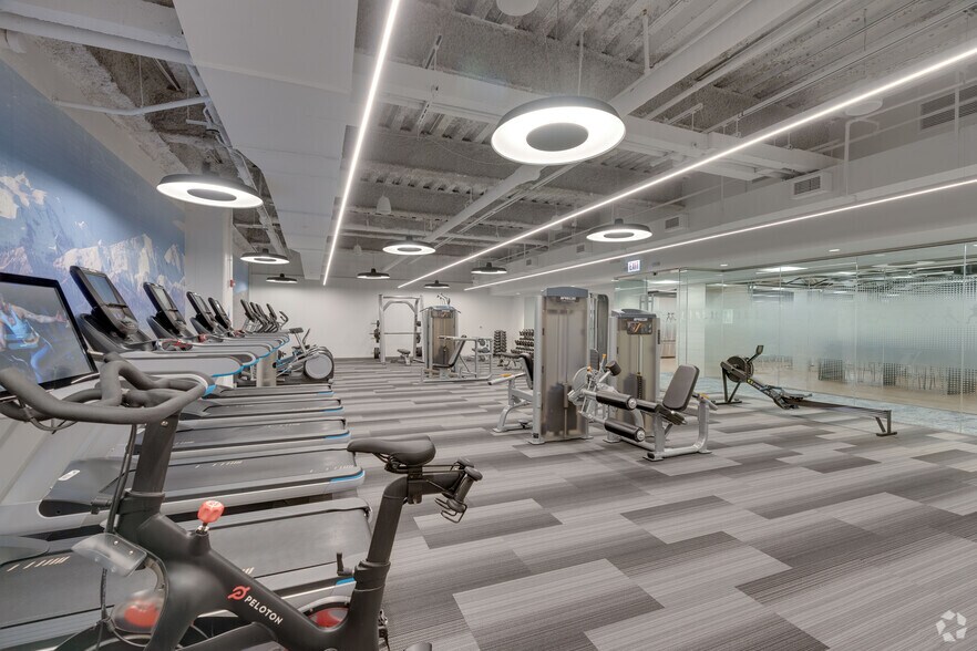 More Photos Of 2015 Spring Rd, Oak Brook Office For Lease