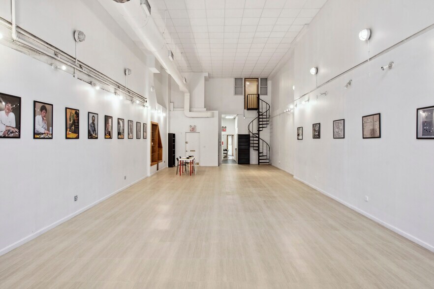 More Photos Of 424 W 49th St, New York Apartments For Lease